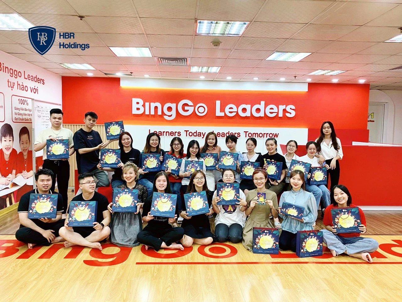 Cơn bão quà tặng đổ bộ cơ sở BingGo Leaders 139 Cầu Giấy